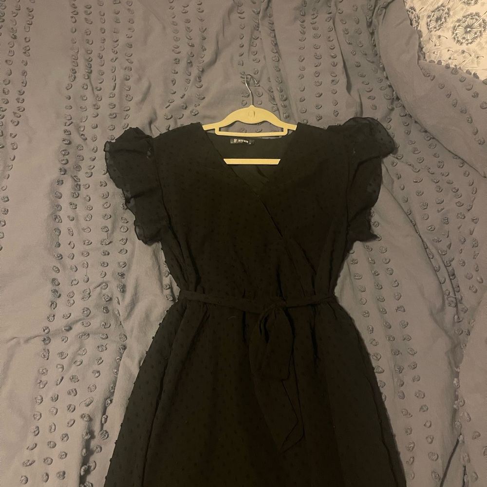 Chic Black Midi Dress with Ruffle Sleeves